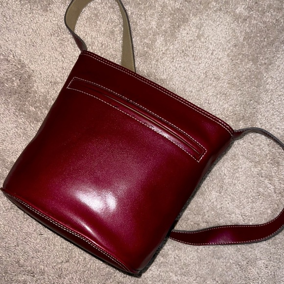 Mondani New York Red Faux Leather Bucket Purse - Picture 4 of 13